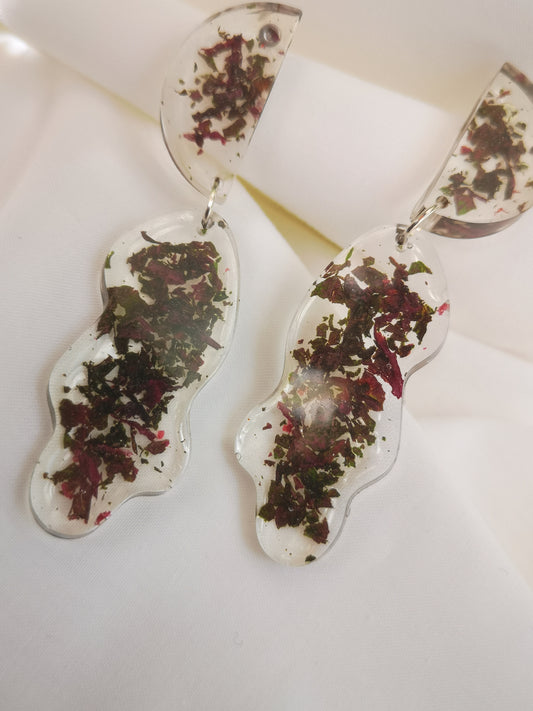 Pendientes de resina con flores secas